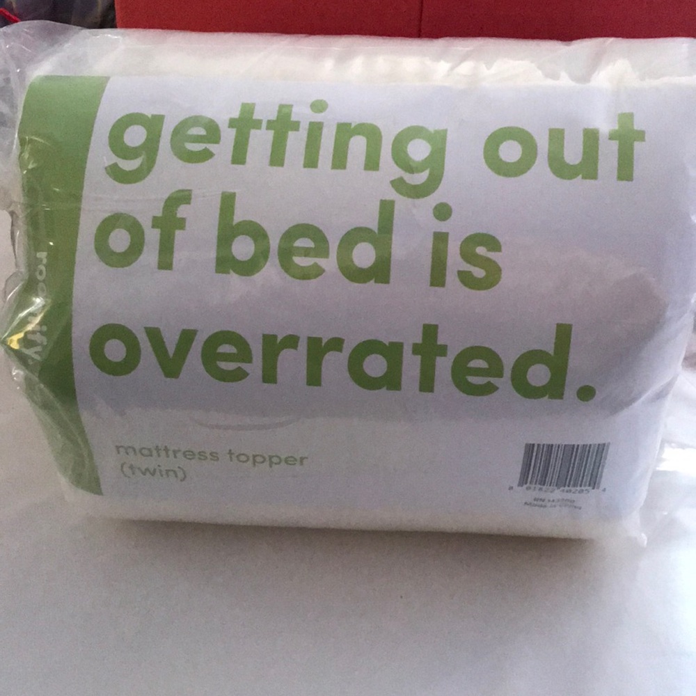 Twin mattress pad and standard pillow set
